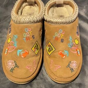 Steve Madden Tan Embroidered Mules